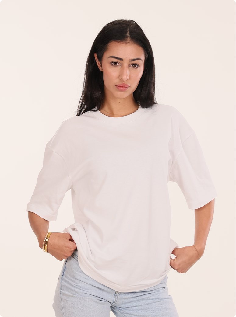 Jessica wear a 8.1 oz Max Heavyweight Oversized Tee