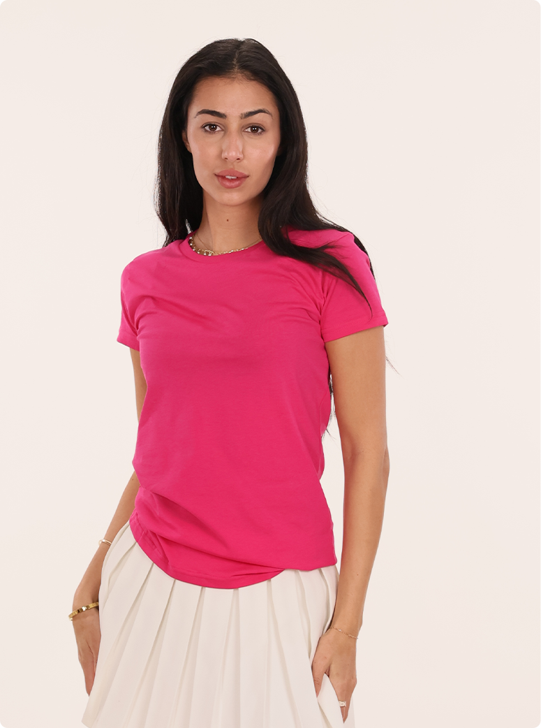 Jessica wear a Eleganza Tee