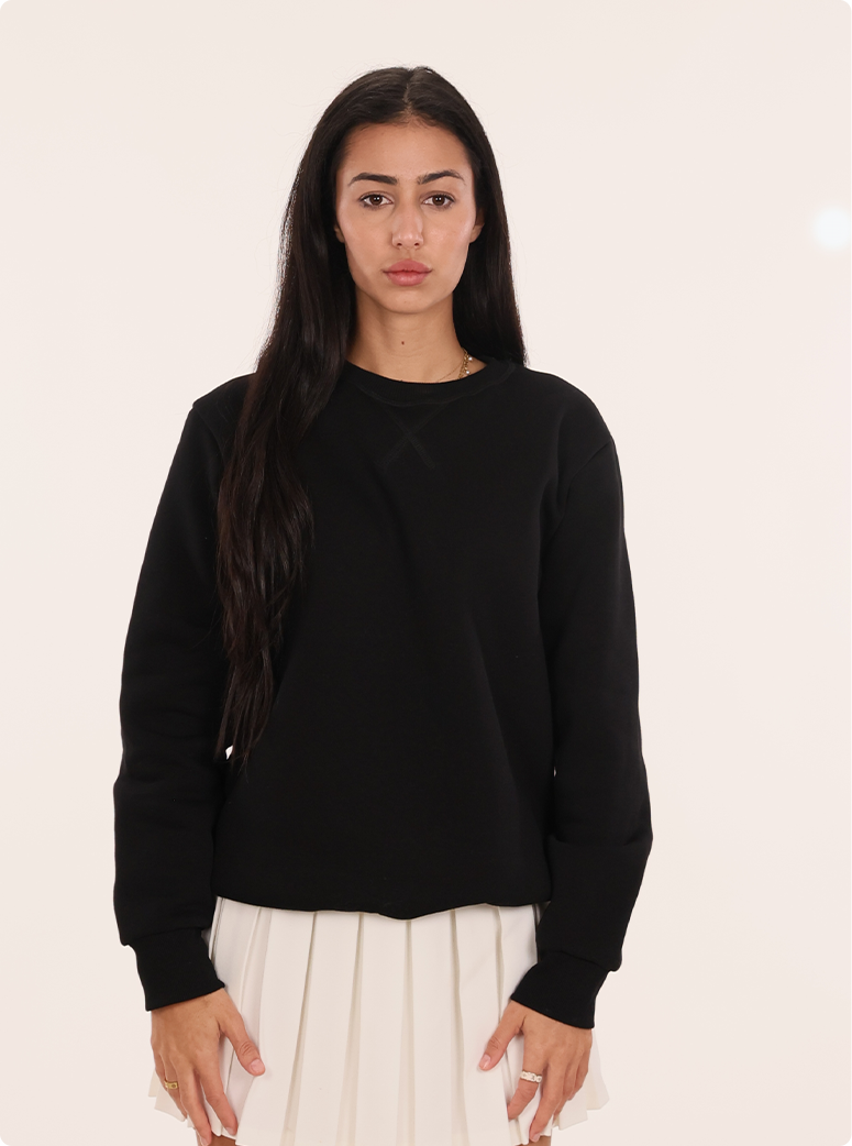 Jessica wear a Milano Crewneck