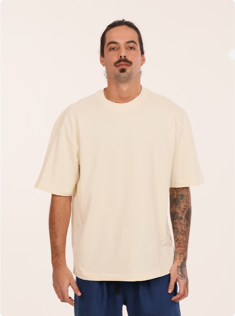 Leon wear a 8.1 oz Max Heavyweight Oversized Tee