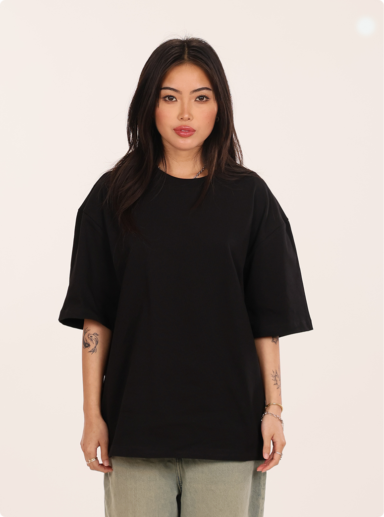 Maddie wear a 8.1 oz Max Heavyweight Oversized Tee
