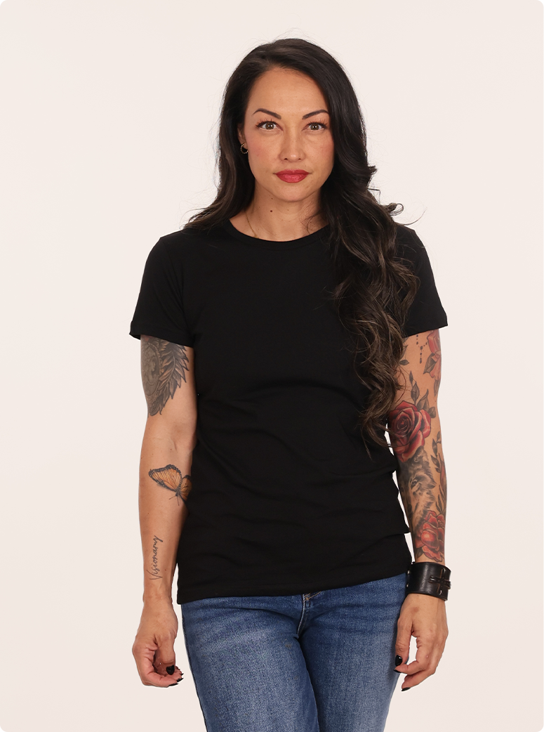 Tamie wear a Eleganza Tee