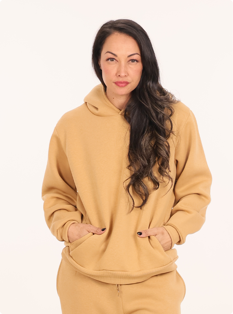 Tamie wear a Urban Set